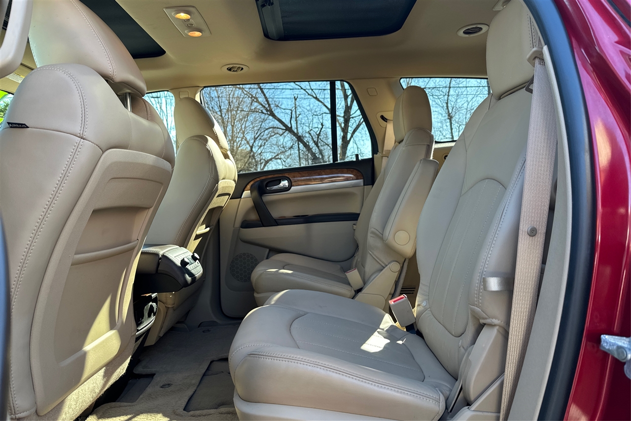 Buick Enclave Premium 4D SUV FWD 2012