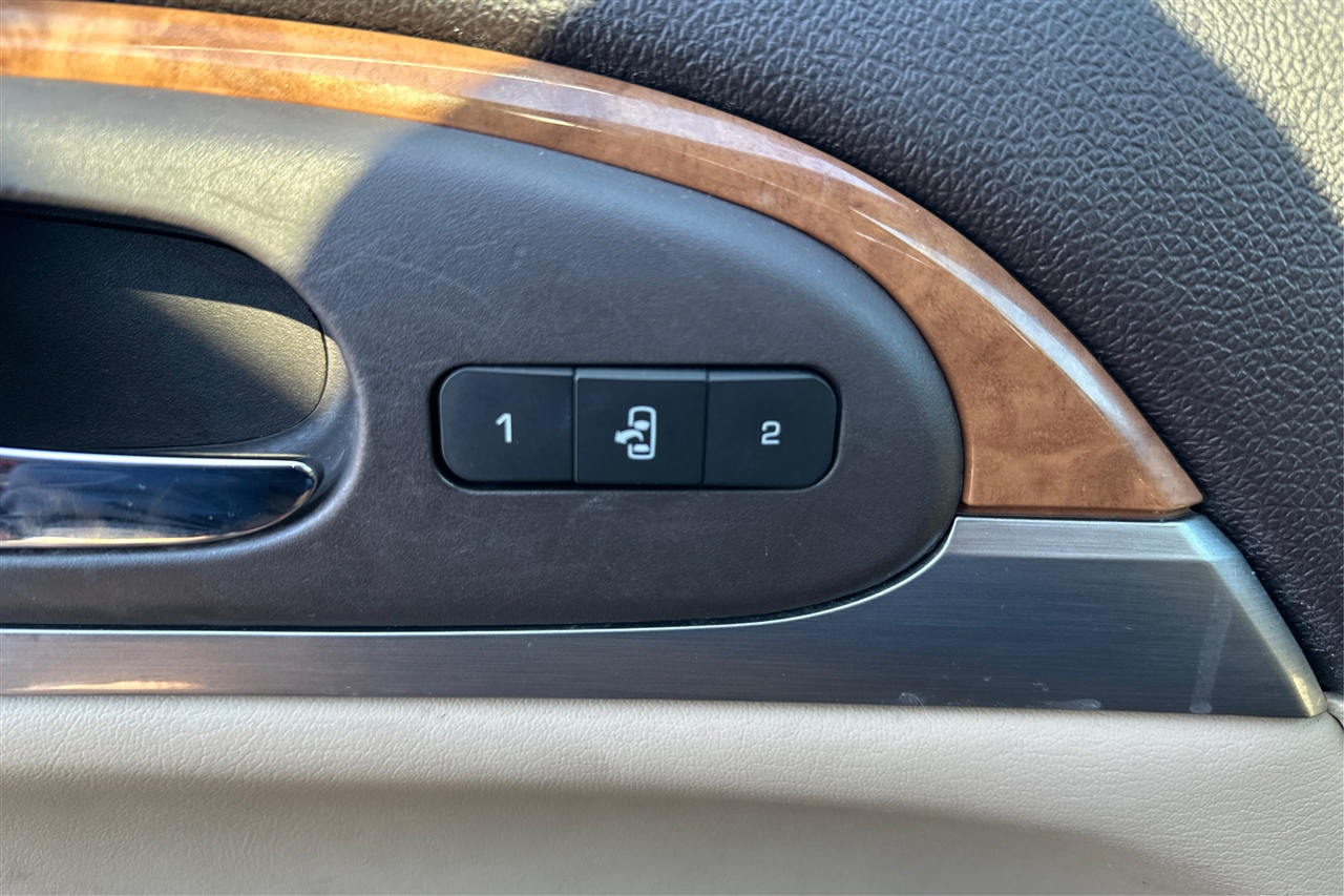 Buick Enclave Premium 4D SUV FWD 2012