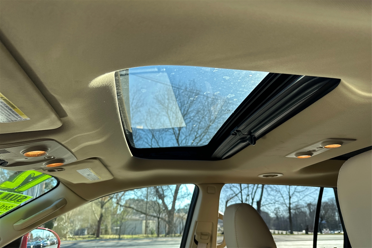 Buick Enclave Premium 4D SUV FWD 2012