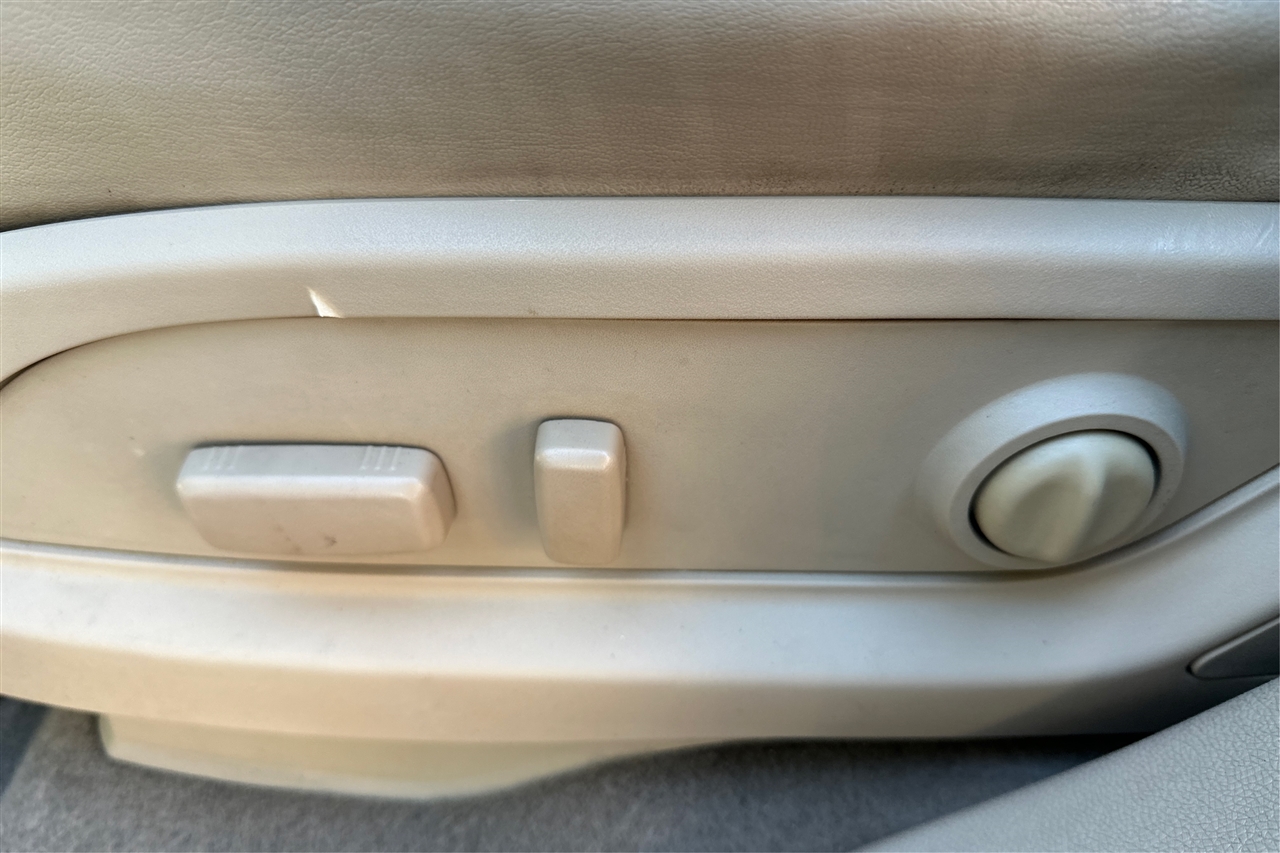 Buick Enclave Premium 4D SUV FWD 2012