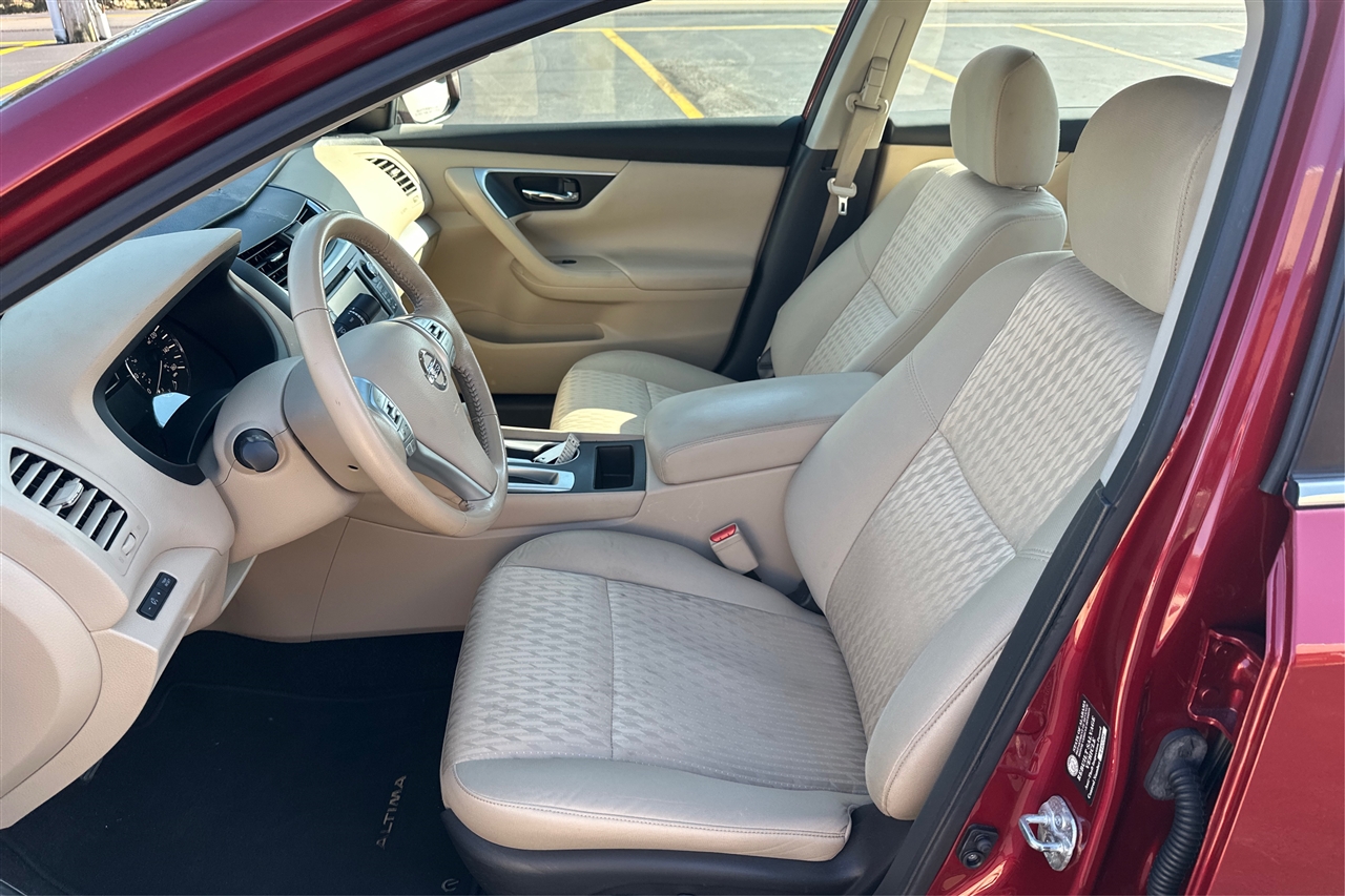 Nissan Altima SV 4D Sedan 2.5 2016