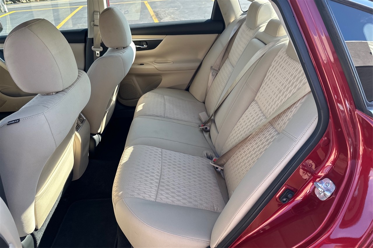 Nissan Altima SV 4D Sedan 2.5 2016