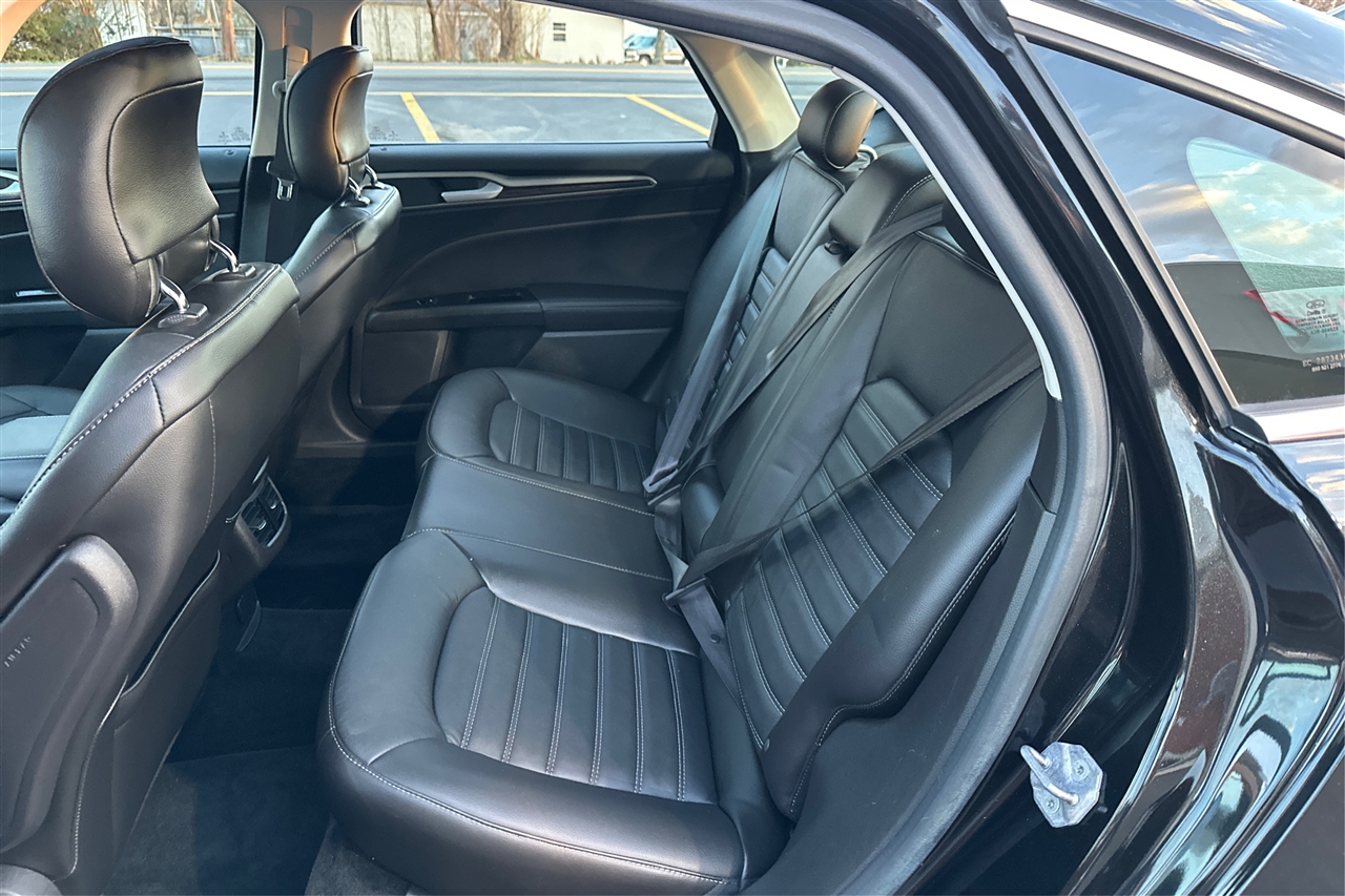 Ford Fusion SE 4D Sedan 2014