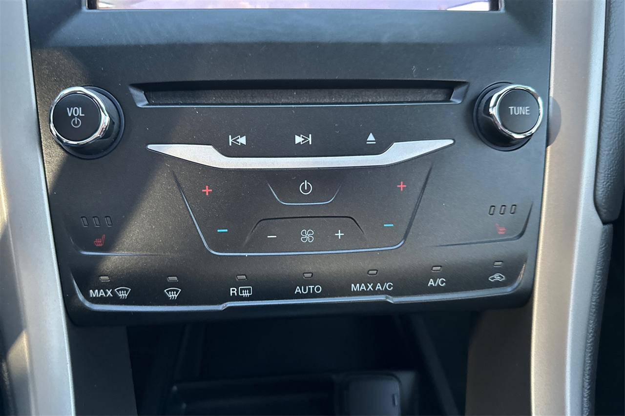 Ford Fusion SE 4D Sedan 2014