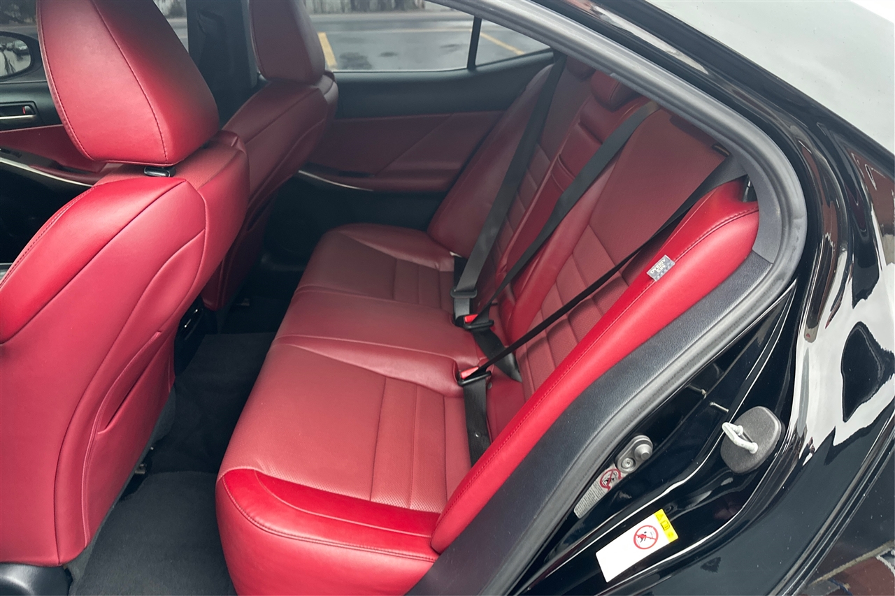 Lexus IS 300 4D Sedan 2018