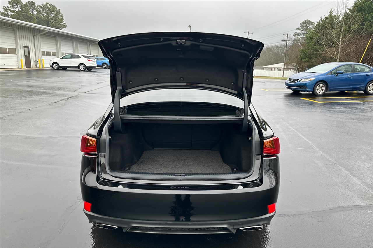 Lexus IS 300 4D Sedan 2018