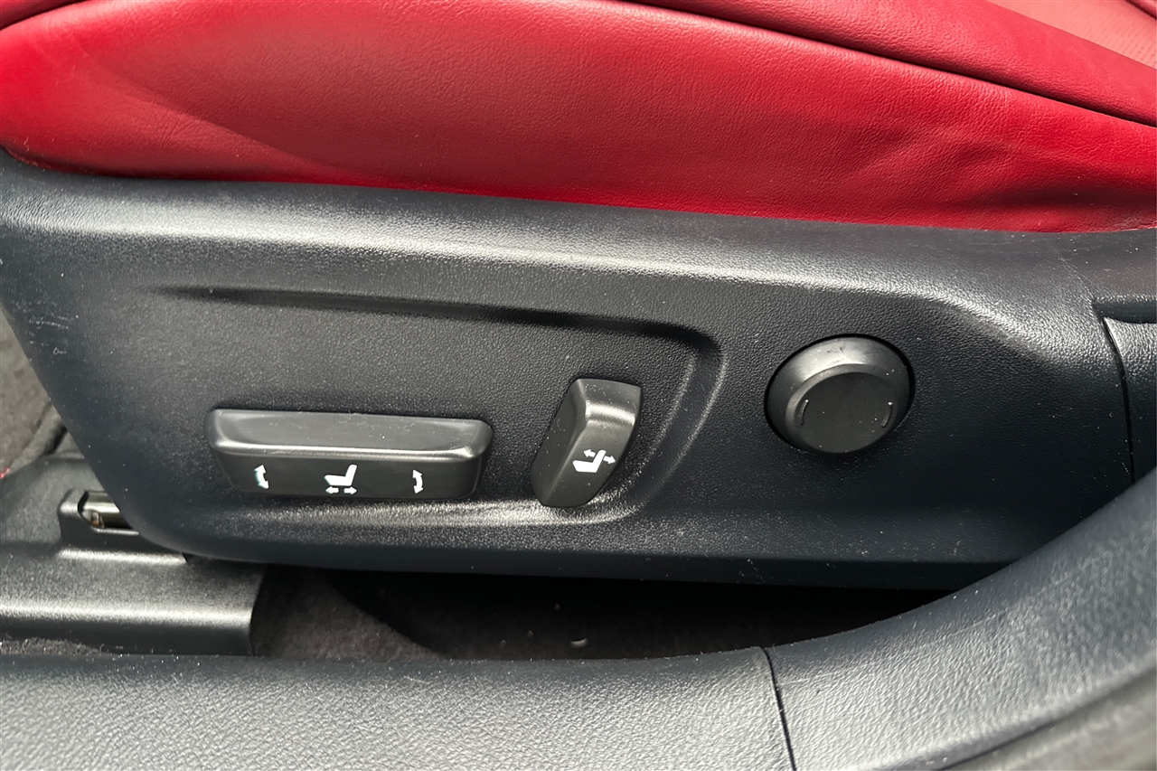 Lexus IS 300 4D Sedan 2018