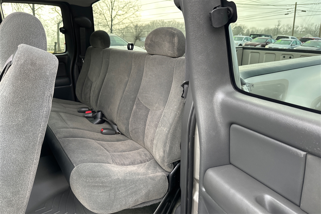 Chevrolet Silverado 1500 Base Ext Cab 4WD 4D 2004