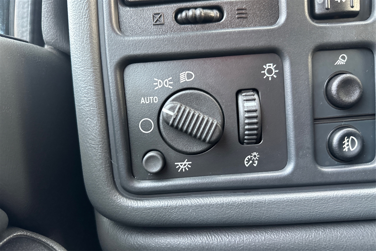 Chevrolet Silverado 1500 Base Ext Cab 4WD 4D 2004