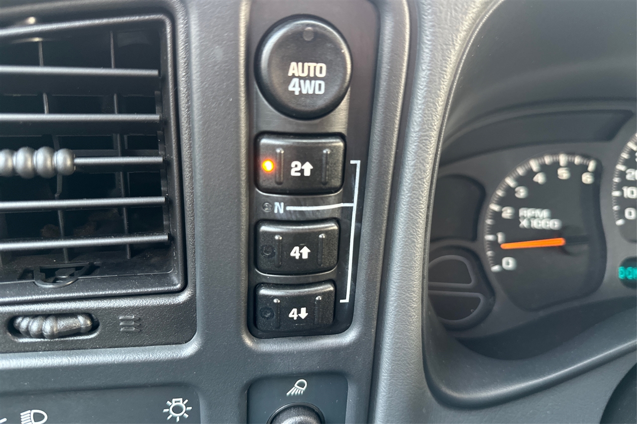 Chevrolet Silverado 1500 Base Ext Cab 4WD 4D 2004