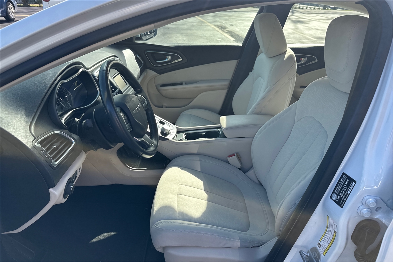 Chrysler 200 Limited 4D Sedan 2015