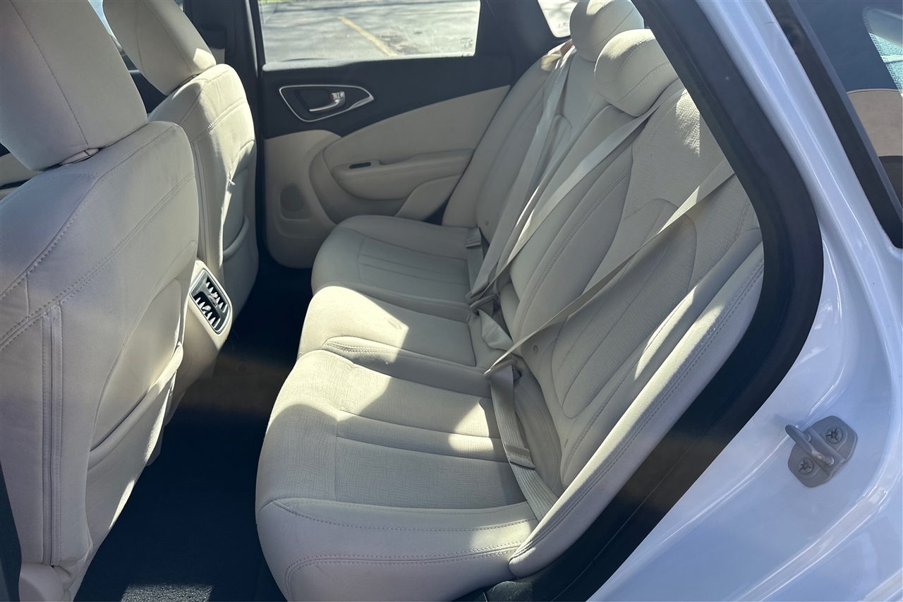 Chrysler 200 Limited 4D Sedan 2015