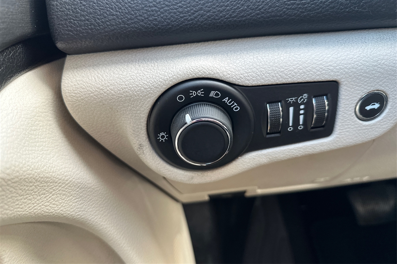 Chrysler 200 Limited 4D Sedan 2015