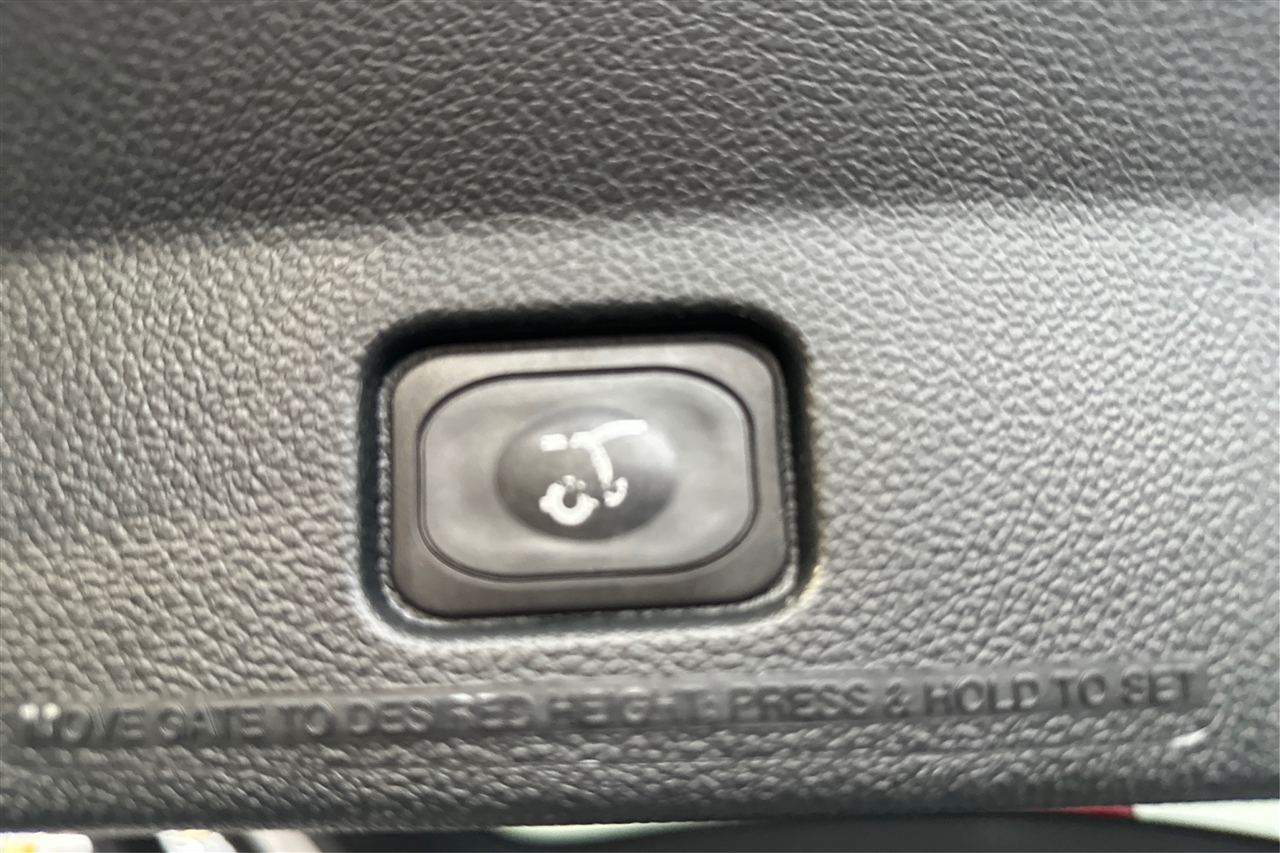 Ford Explorer Limited 4D SUV 4WD 2018