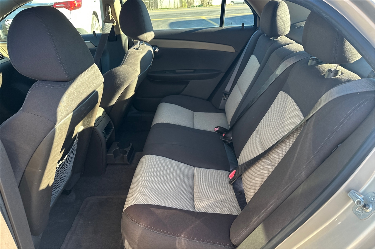 Chevrolet Malibu LS 4D Sedan 2011