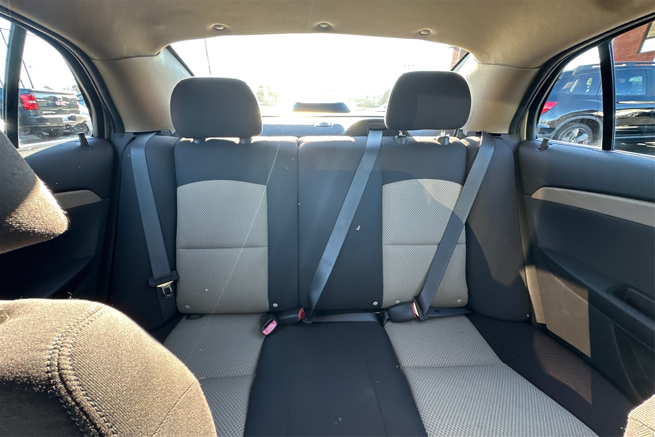 Chevrolet Malibu LS 4D Sedan 2011