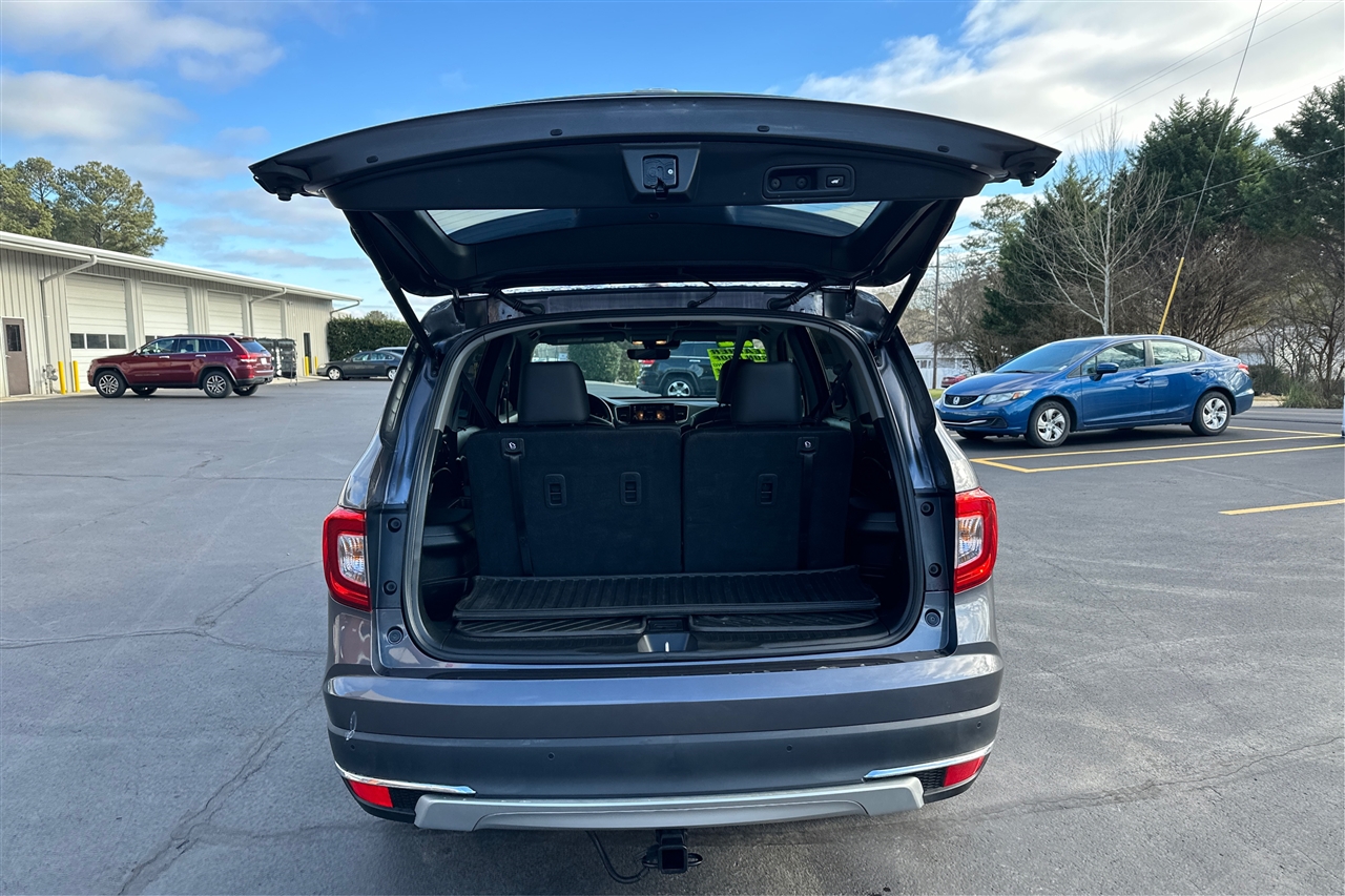 Honda Pilot Touring 4D SUV FWD w/CapChrs 2022