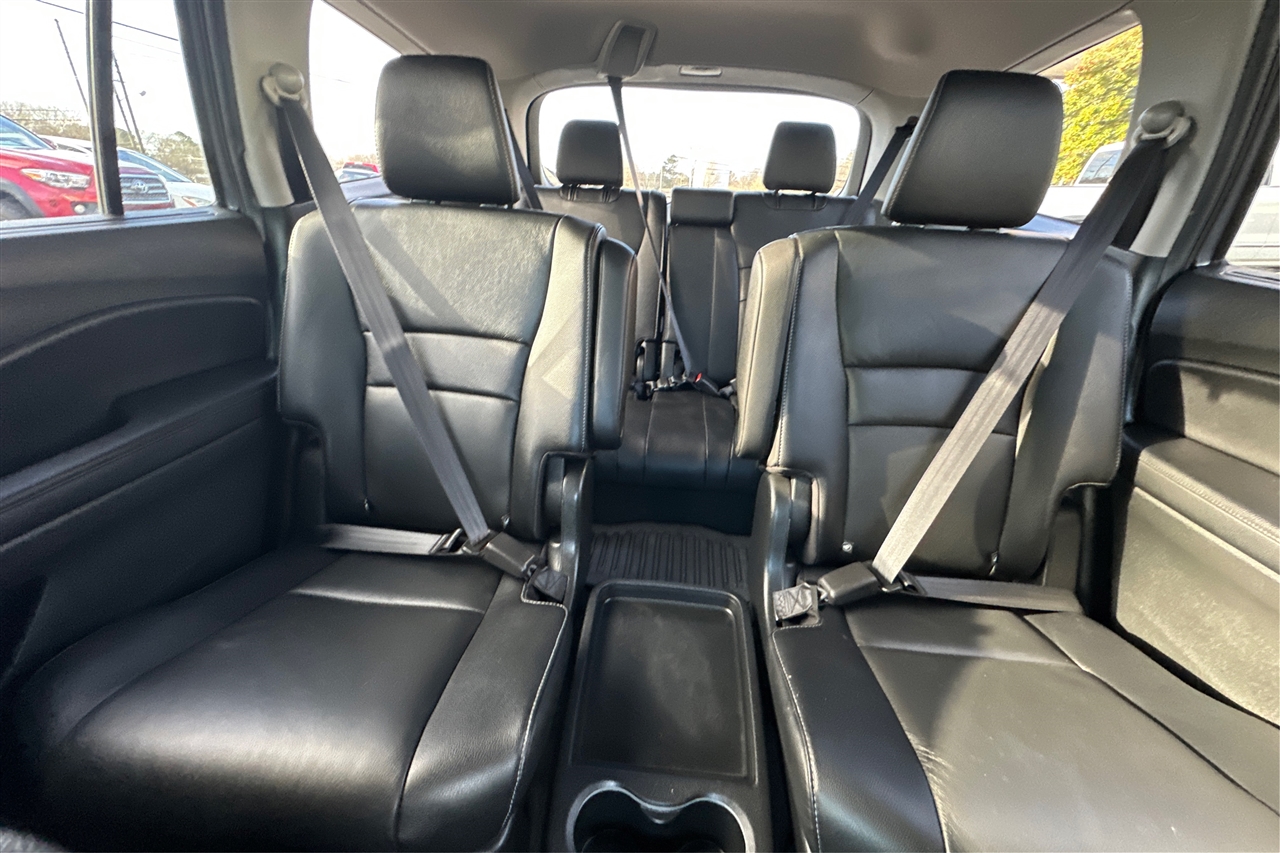 Honda Pilot Touring 4D SUV FWD w/CapChrs 2022