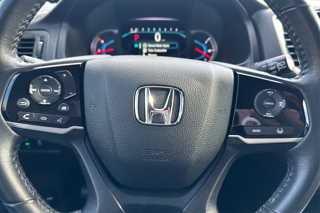 Honda Pilot Touring 4D SUV FWD w/CapChrs 2022