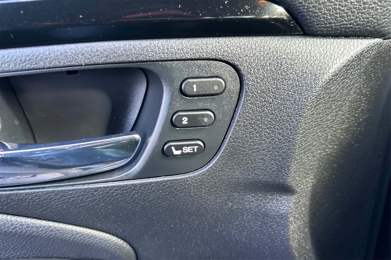 Honda Pilot Touring 4D SUV FWD w/CapChrs 2022