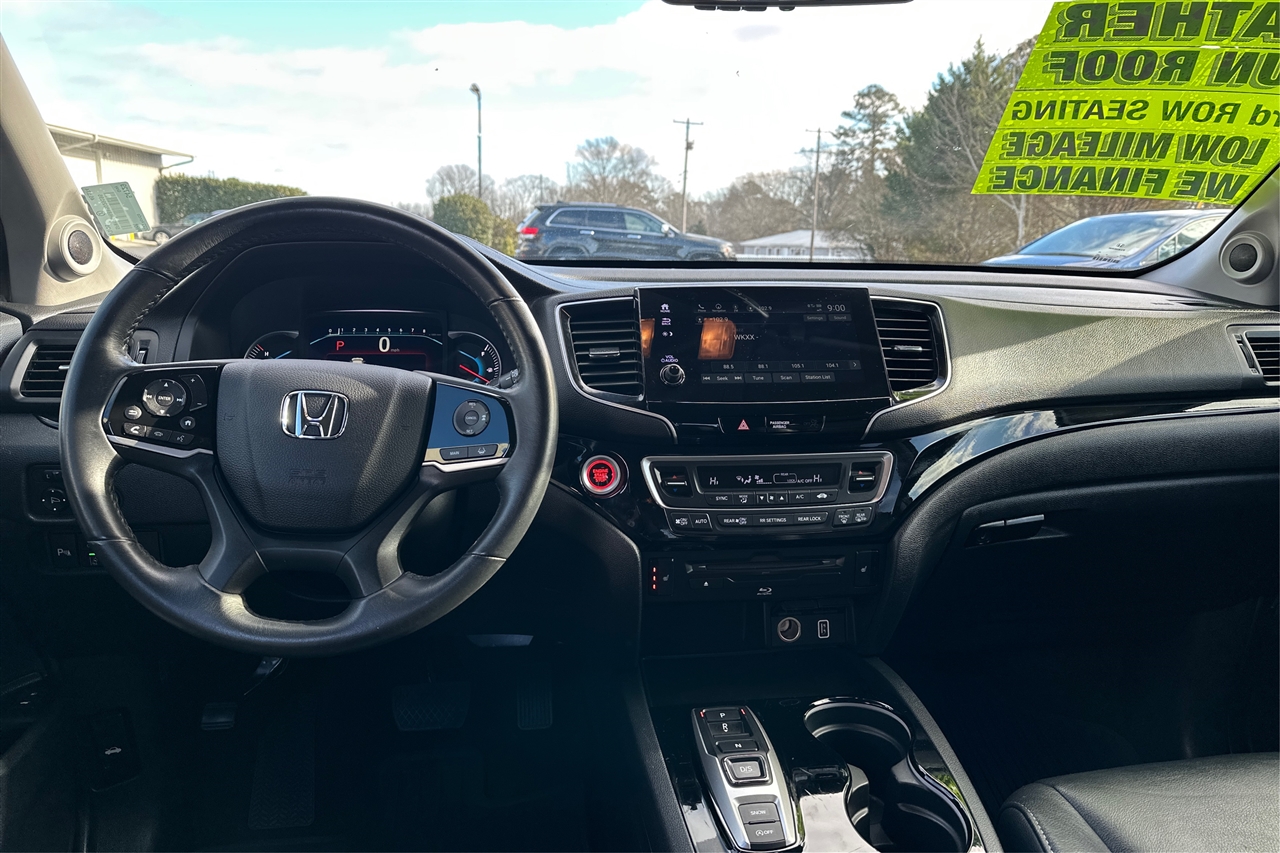 Honda Pilot Touring 4D SUV FWD w/CapChrs 2022