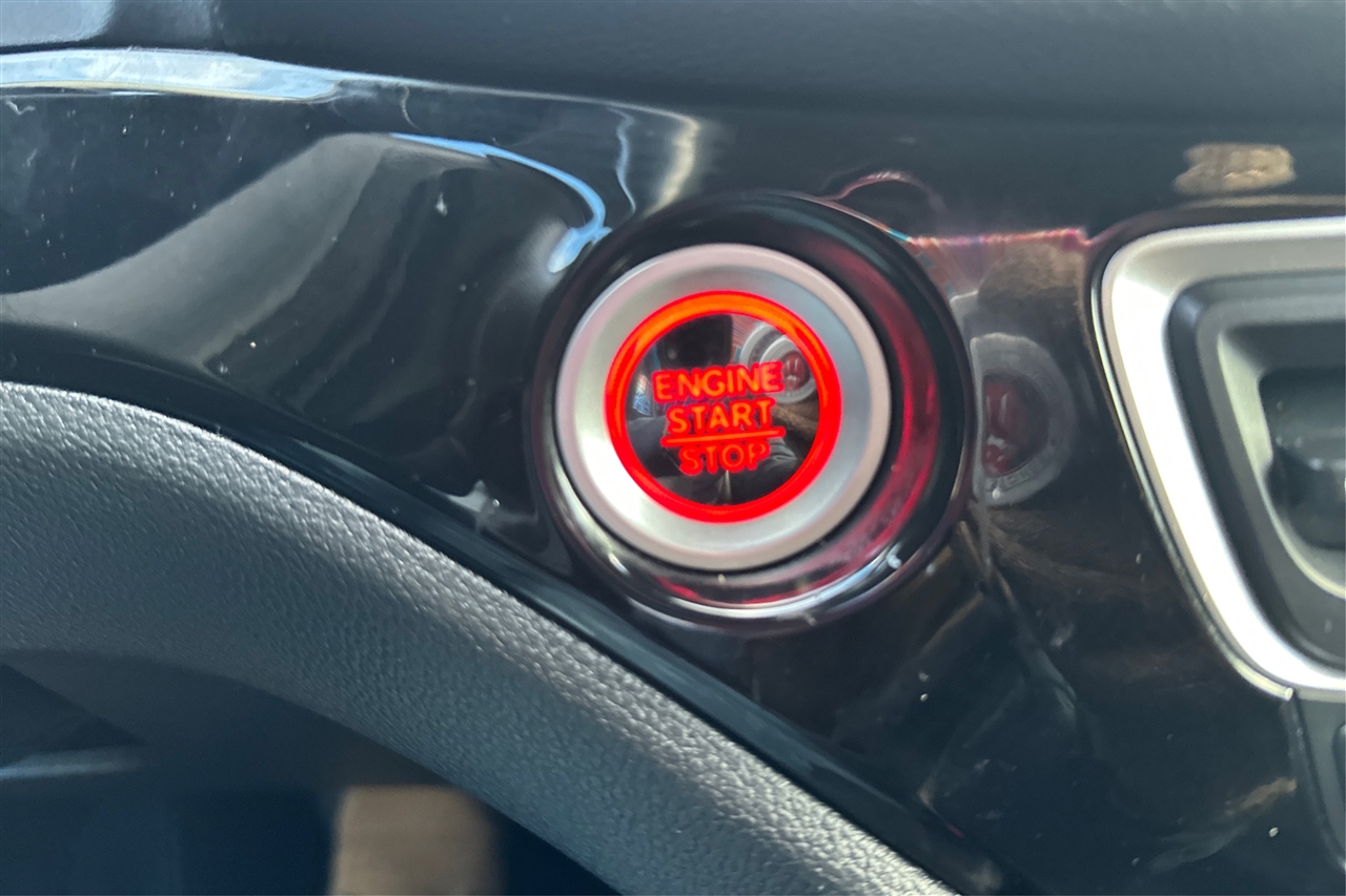 Honda Pilot Touring 4D SUV FWD w/CapChrs 2022