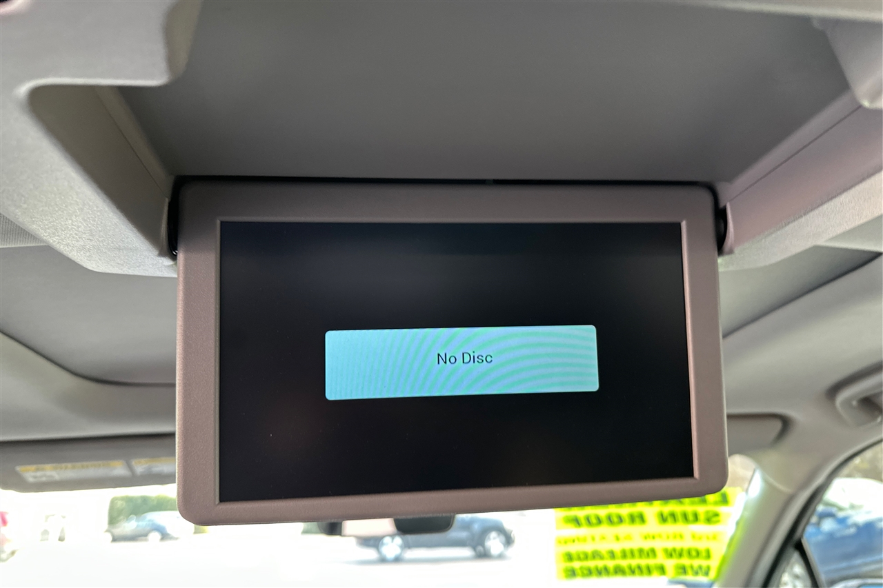 Honda Pilot Touring 4D SUV FWD w/CapChrs 2022