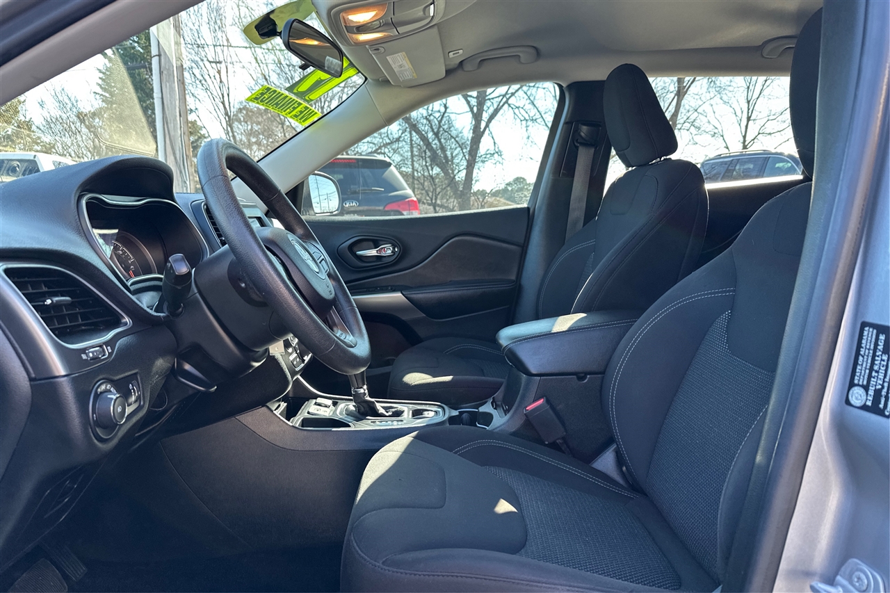 Jeep Cherokee Latitude 4D SUV FWD 2019