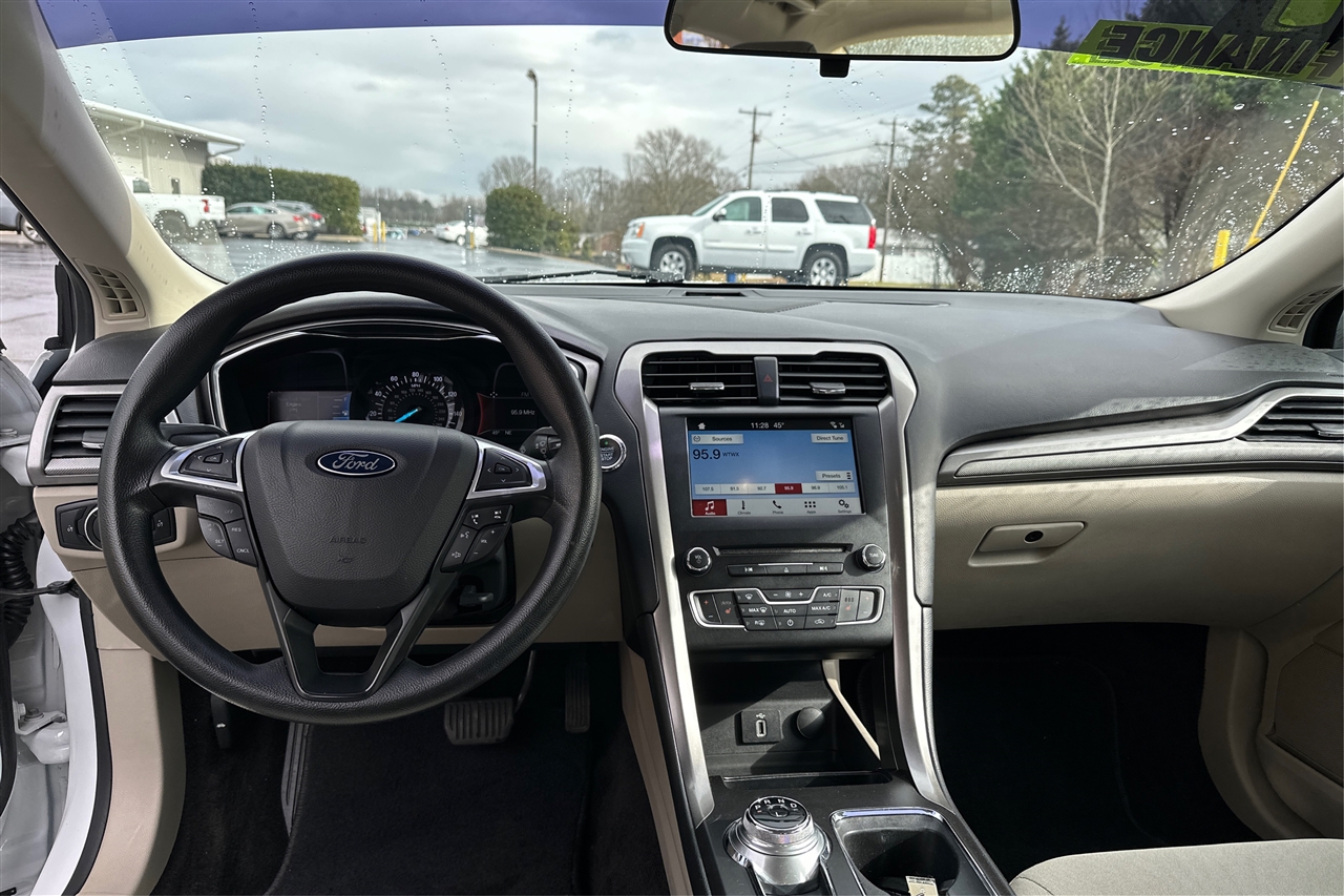 Ford Fusion SE 4D Sedan 2017