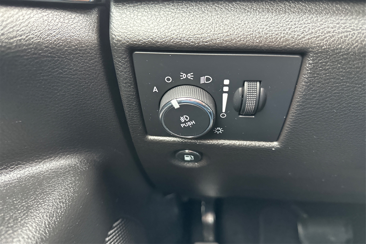 Jeep Grand Cherokee Limited 4D SUV RWD 2021