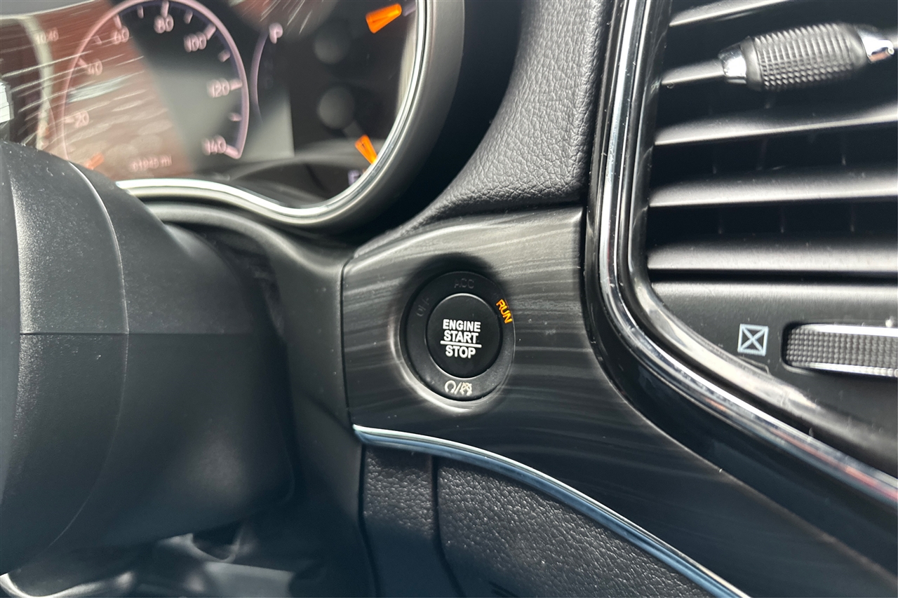 Jeep Grand Cherokee Limited 4D SUV RWD 2021