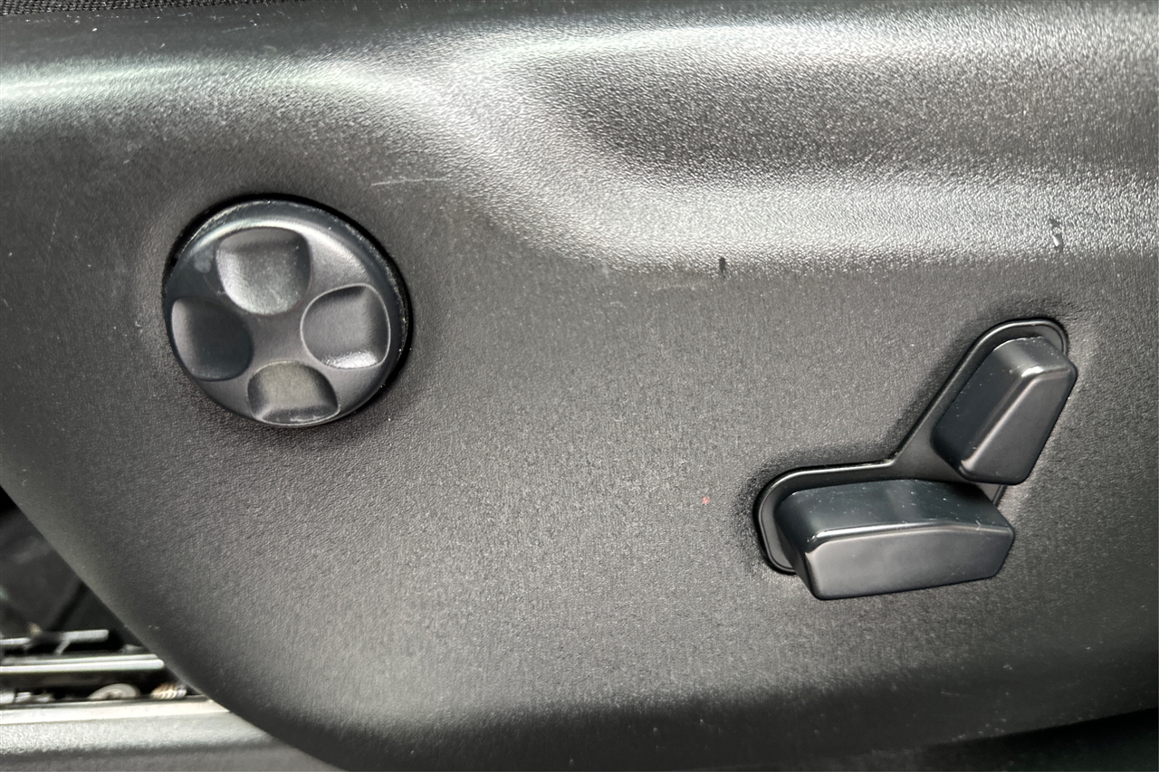 Jeep Grand Cherokee Limited 4D SUV RWD 2021