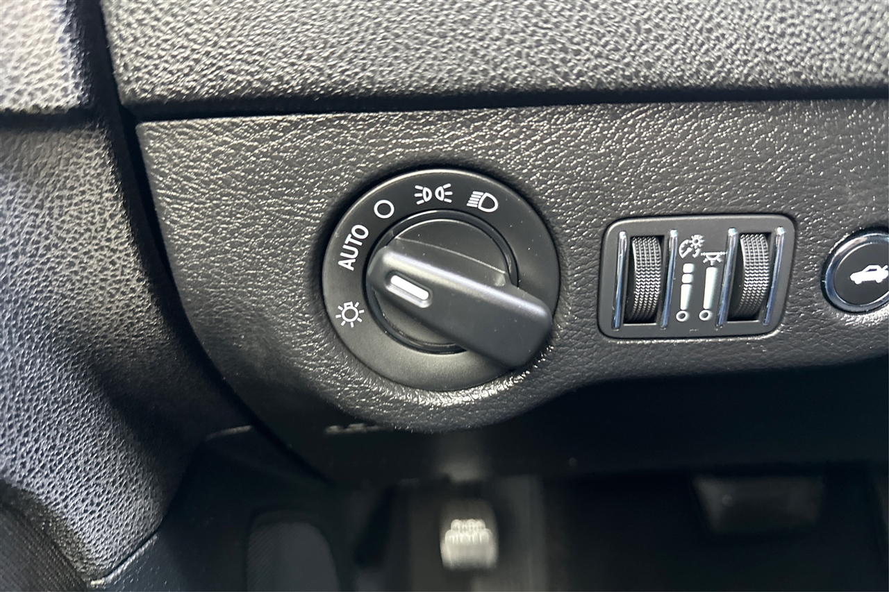 Dodge Charger SXT 4D Sedan 2022