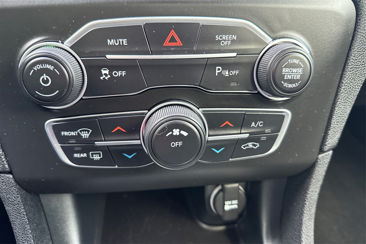 Dodge Charger SXT 4D Sedan 2022