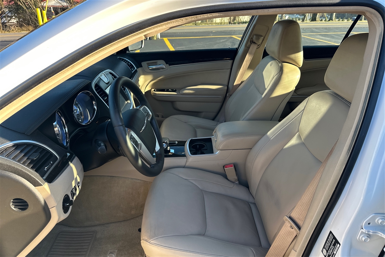 Chrysler 300 Base 4D Sedan 2013