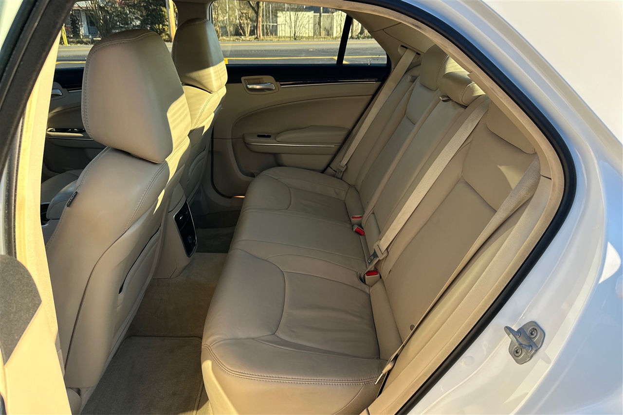 Chrysler 300 Base 4D Sedan 2013