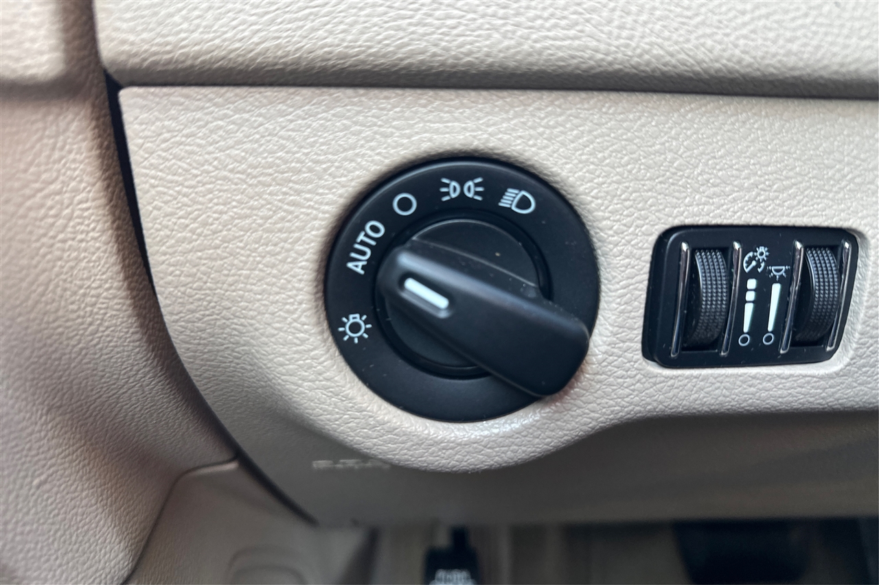 Chrysler 300 Base 4D Sedan 2013