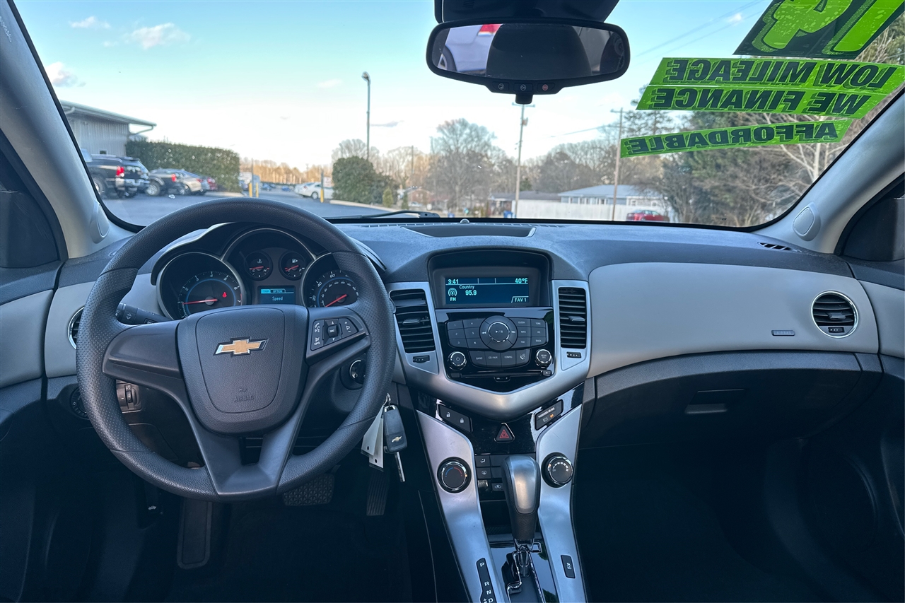 Chevrolet Cruze LS 4D Sedan 2014