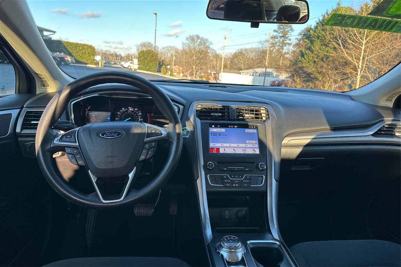 Ford Fusion SE 4D Sedan 2017