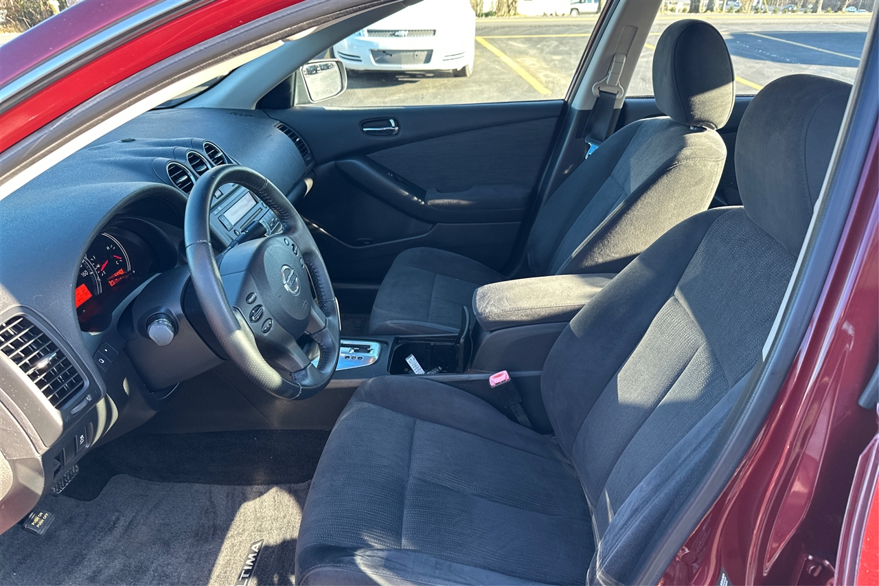 Nissan Altima S 4D Sedan 2011