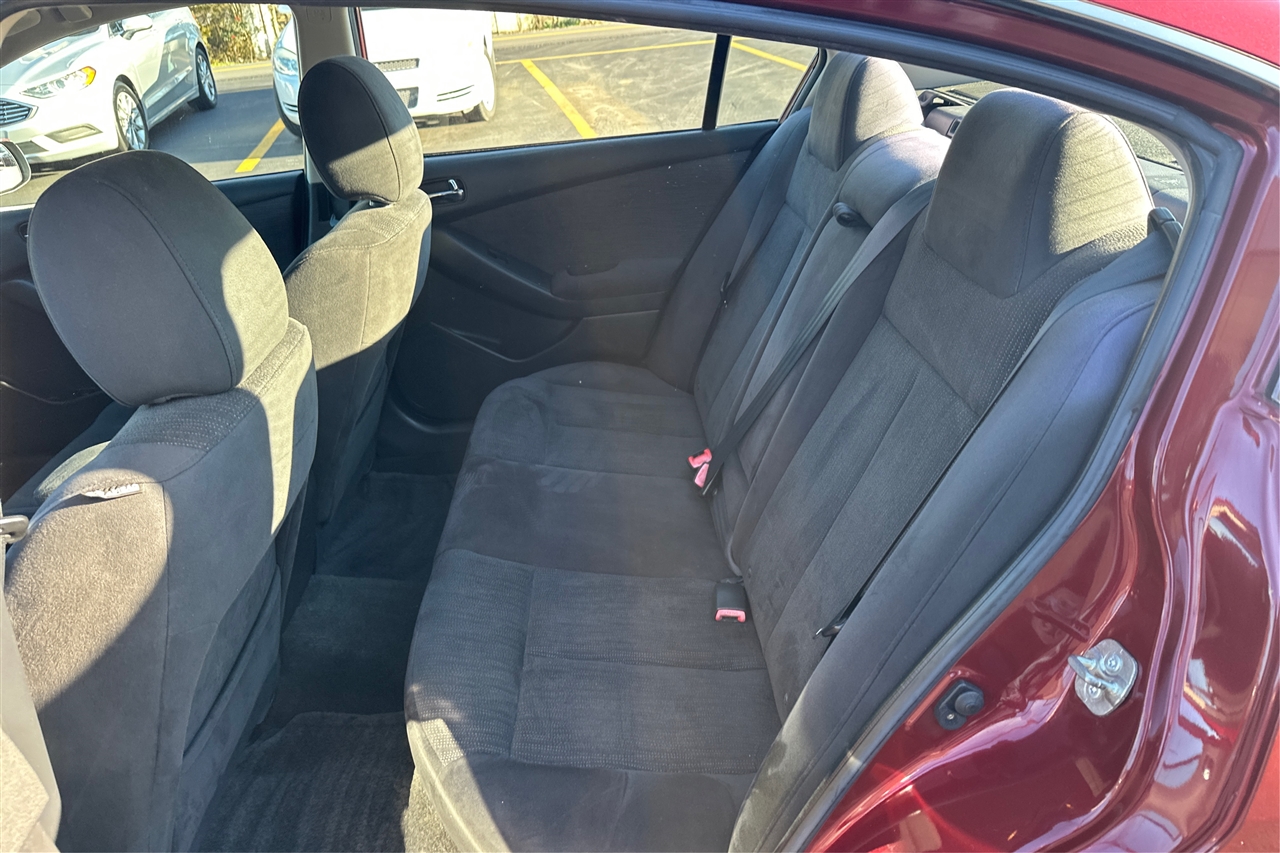 Nissan Altima S 4D Sedan 2011