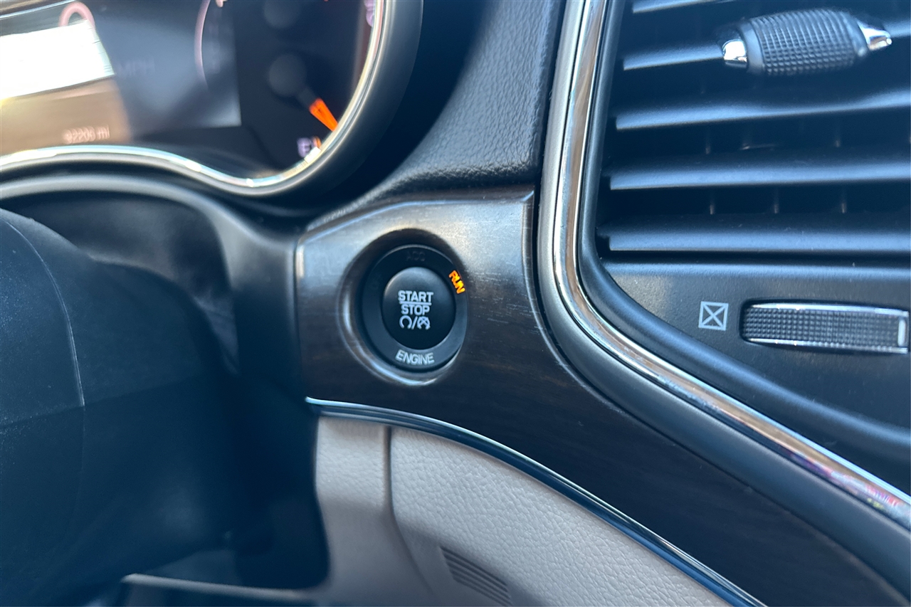 Jeep Grand Cherokee Limited 4D SUV RWD 2015