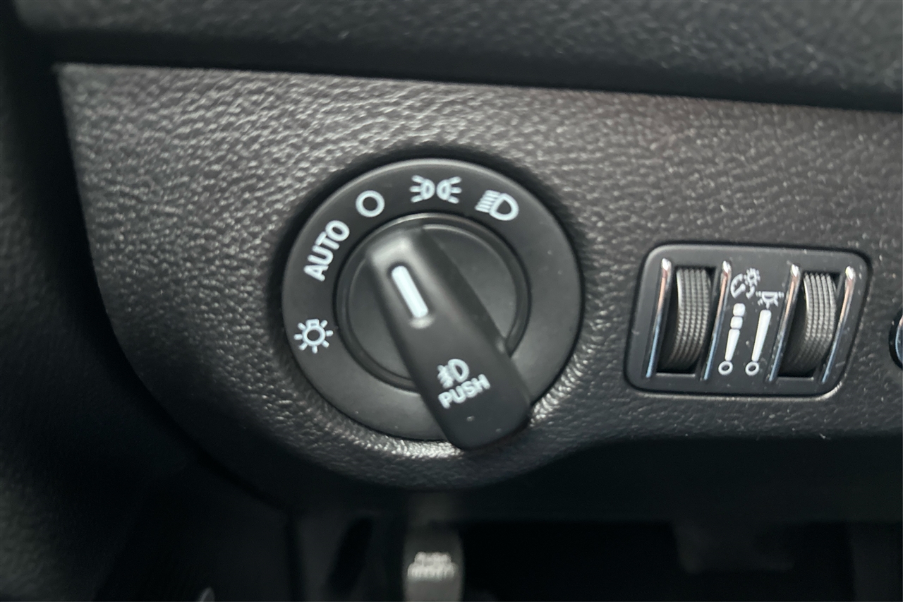 Dodge Challenger SXT 2D Coupe 2023