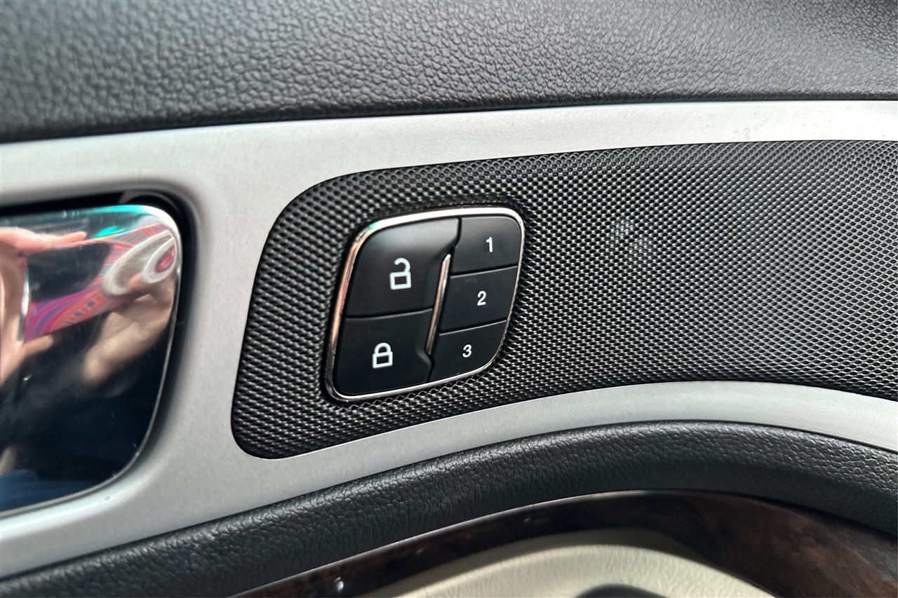 Ford Explorer Limited 4D SUV FWD 2013