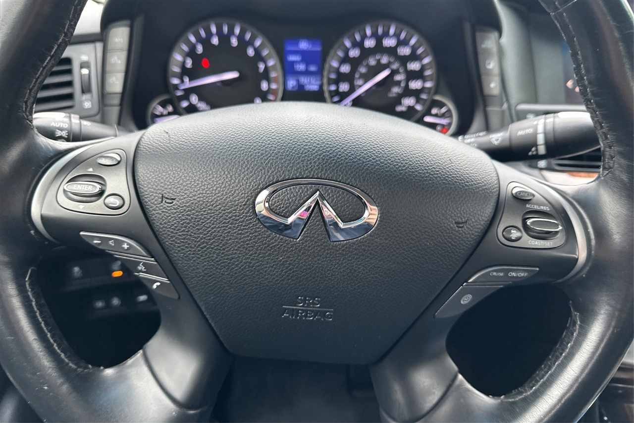 Infiniti Q70L Luxe 4D Sedan 3.7 2019