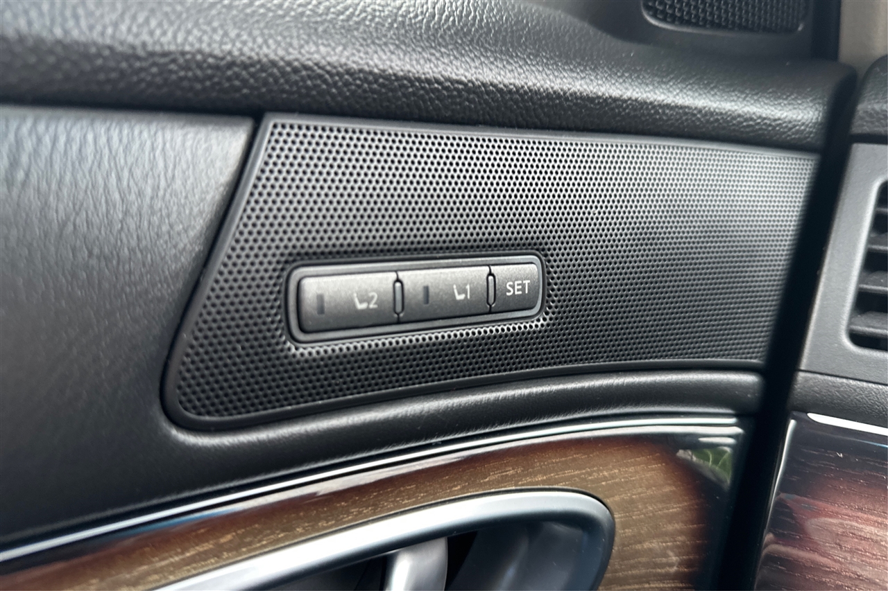 Infiniti Q70L Luxe 4D Sedan 3.7 2019