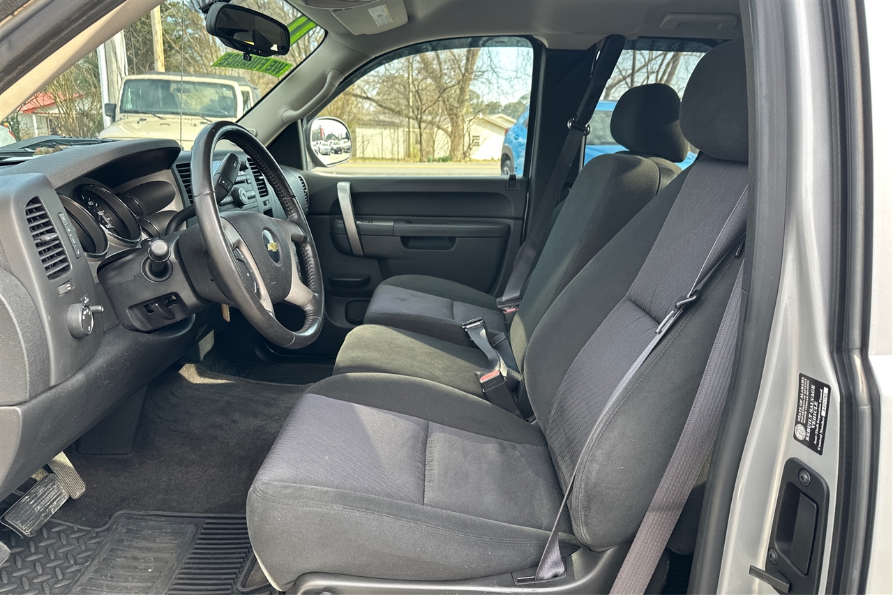 Chevrolet Silverado 1500 1LT Crew Cab 2WD 2011