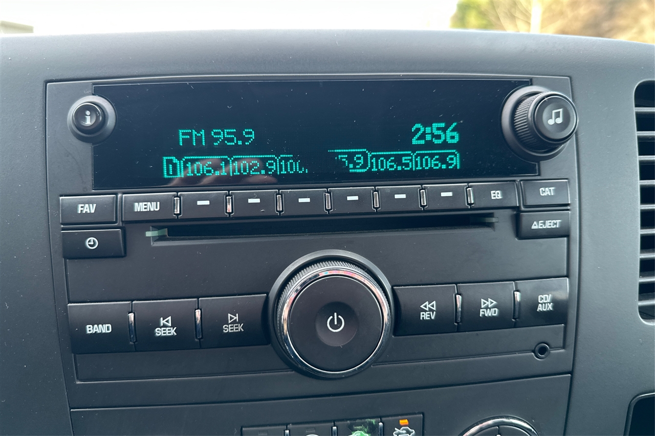 Chevrolet Silverado 1500 1LT Crew Cab 2WD 2011