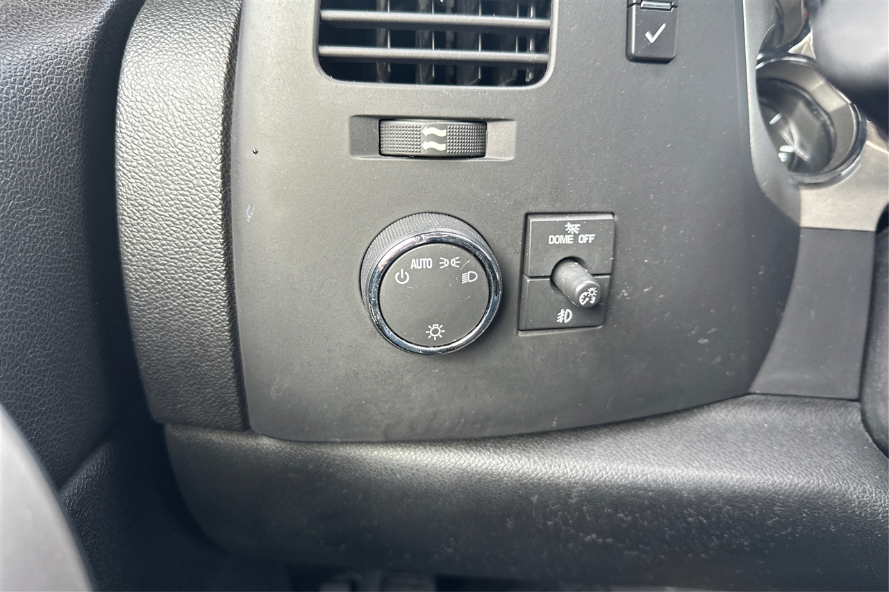 Chevrolet Silverado 1500 1LT Crew Cab 2WD 2011