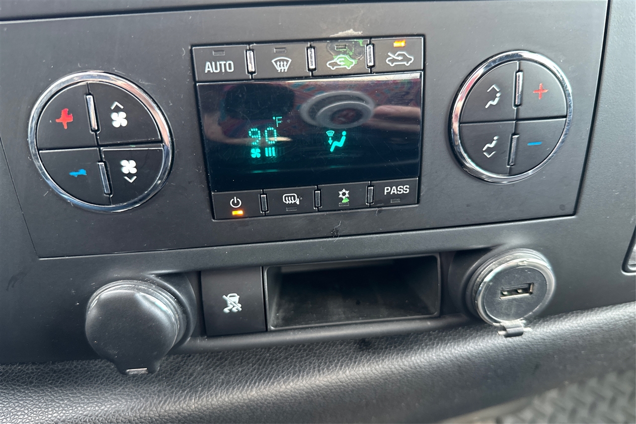 Chevrolet Silverado 1500 1LT Crew Cab 2WD 2011